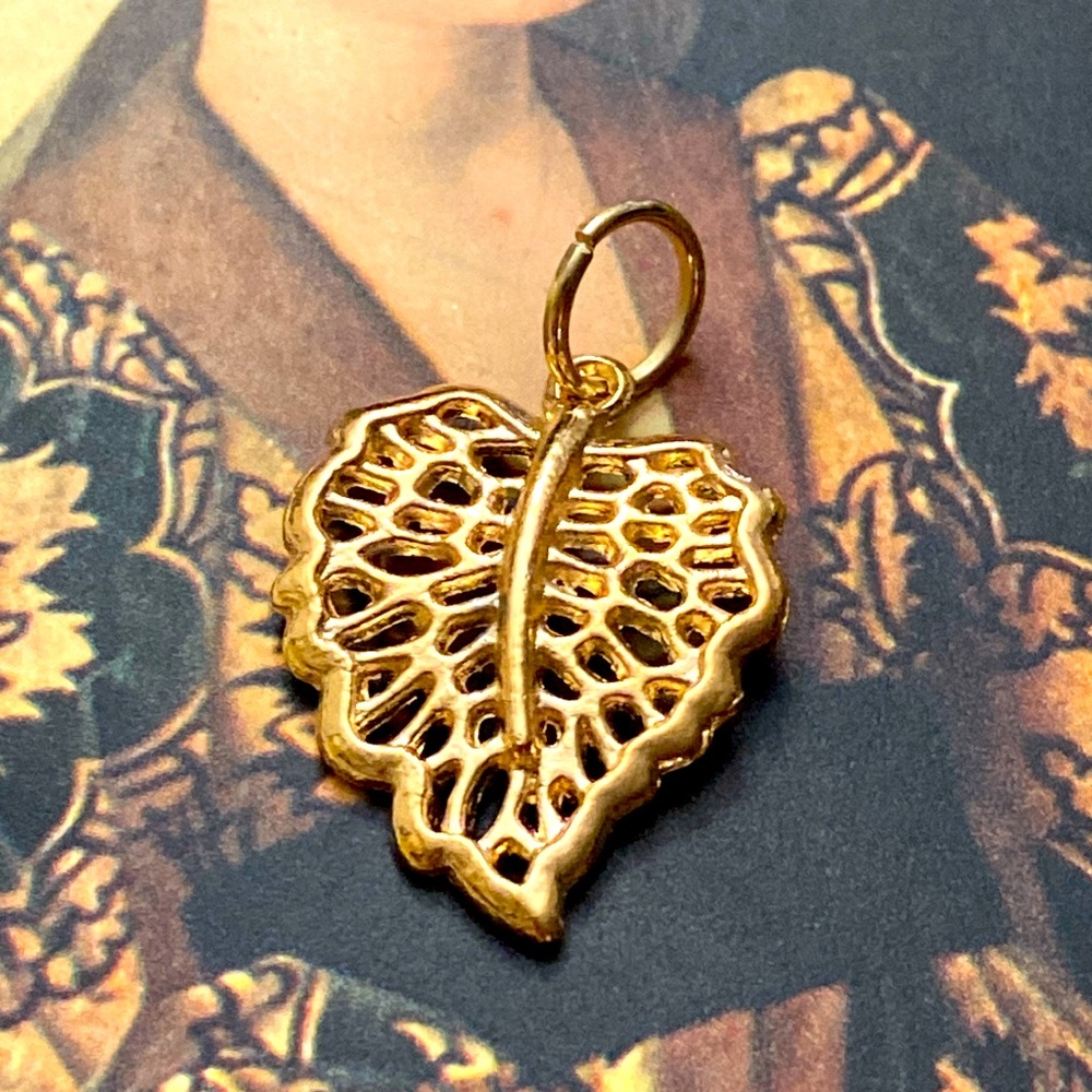 5/$10❤️❤️❤️NEW ROSE GOLD TONED ALLOY LEAF CHARM PENDANT